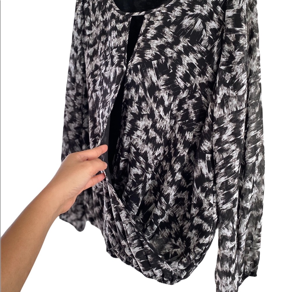 VINCE CAMUTO Sheer Crossover LongSleeve Beautiful Blouse/ Tops - Picture 4 of 5
